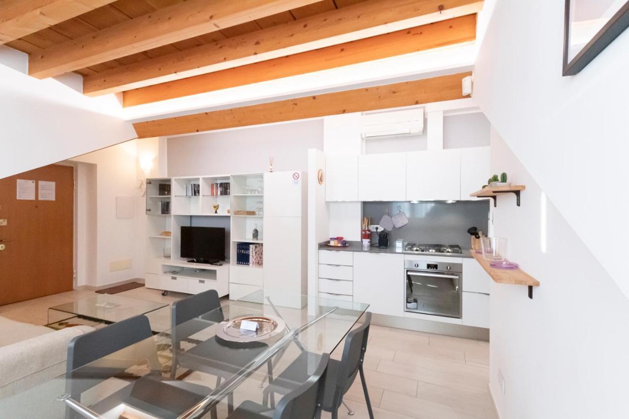 Mansarda Cola Apartment Милано Екстериор снимка